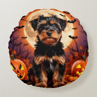Schattige Puppy met Halloween Achtergrond Rond Kussen