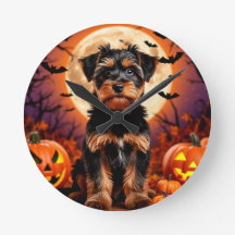 Schattige puppy met Halloween achtergrond