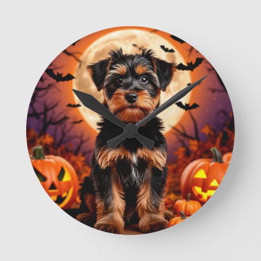 Schattige puppy met Halloween achtergrond Ronde Klok (Voorkant)
