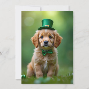Schattige puppy met St. Patrick's outfit, shamrock Feestdagenkaart