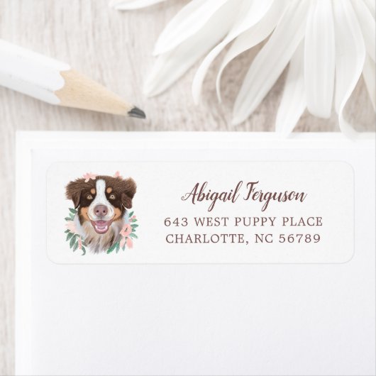 Schattige Red Tri Aussie met bloemen Etiket (Insitu)