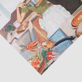 schattige retro ontkoppelde dame koken tissuepapier (Detail)