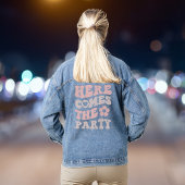 Schattige Retro Script Bachelorette Party Denim Jacket