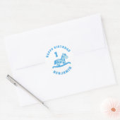 Schattige Rocking Horse Blue Boy 1e Verjaardag Ronde Sticker (Envelop)