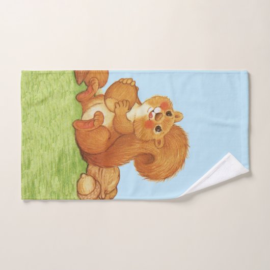 Schattige rode eekhoorn in Grass Nuts Acorns Handdoek (Handdoek)