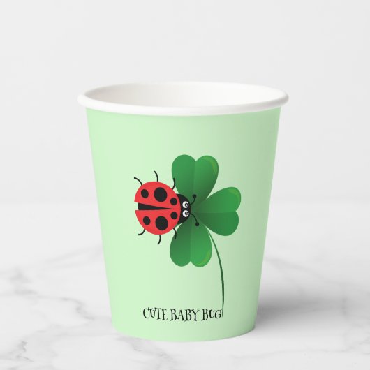 Schattige rood lieveheersbeestje op Lucky leaf Kin Papieren Bekers (Voorkant)