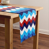 Schattige Rood Wit Blauw Chevrons Medium Tafellope Tafelloper (Voorbeeld)