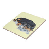 schattige rottweiler puppy dog snuffelend teddybee tegeltje (Zijkant)