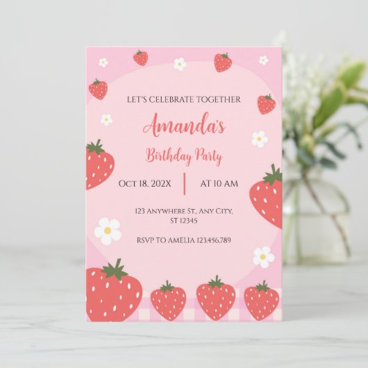 Schattige roze aardbei verjaardagsuitnodiging kaart (Staand voorkant)