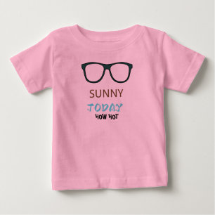 Schattige roze baby zomer