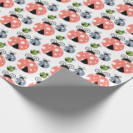 Schattige Roze, Blauw & Groen Ladybugs Patroon Cadeaupapier (Hoek)