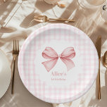 Schattige Roze Bow Coquette 1e Verjaardag Papieren Bordje<br><div class="desc">Vier de speciale dag van uw baby meisje met onze charmante Schattigee Pink Bow Coquette 1st Birthday Paper-Borden, ontworpen om de elegantie en charme van uw feest te verbeteren. Met een heerlijk roze boogmotief tegen een achtergrond van klassiek gingham plaid, stralen deze borden een chique en preppy esthetiek uit die...</div>