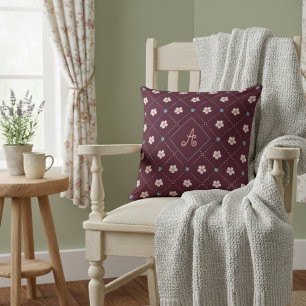 Schattige roze en blauw bloempatroon op rood kussen