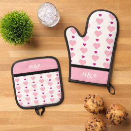 Schattige roze en wit hartpatroonmonogram ovenwant & pannenlap set