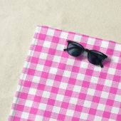 Schattige Roze en Witte Gingham Plaid Check Strandlaken (In situ)