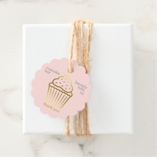 Schattige roze + gouden cupcake bakkerij product h bedankjes labels (In situ)