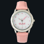 Schattige roze hartjes meisjes aangepaste naam mei horloge<br><div class="desc">Aangepaste, gepersonaliseerde, kinder meisjes maken een , roze, roestvrijstalen hoesje leuk, gistriem, polssthorloge. Typ gewoon in de naam om aan te passen. Ga je gang, creëer een prachtig, aangepast horloge voor de lilprinses in je leven - dochter, zus, nicht, kleindochter, peetdochter, stiefdochter. Maakt een groot aangepast cadeau voor verjaardag, afstuderen,...</div>