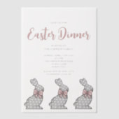 Schattige roze konijnenpaasdiner vellum uitnodigingen (Voorkant)