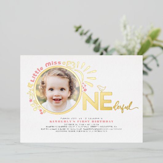 Schattige Roze Little Miss Onederful 1e Verjaardag Folie Uitnodiging (Staand Voorkant)