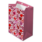 Schattige Roze Rode Harten Blush Liefde Patroon Medium Cadeauzakje (Voorkant Gekanteld)