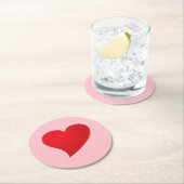Schattige roze rood groot hart modern meisjesachti ronde kartonnen onderzetter (Insitu)