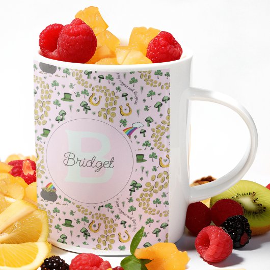 Schattige roze St Patrick's Day Girl Koffiemok