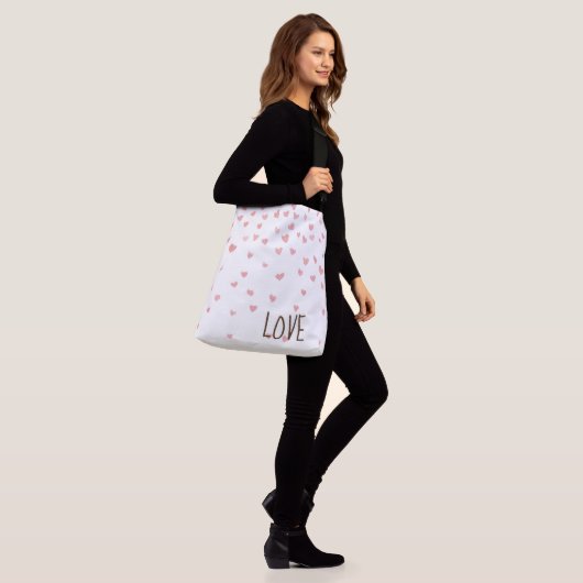 Schattige roze stijlvolle liefdesharten crossbody tas (Op model)