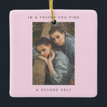 Schattige roze twee foto sneeuwval beste vrienden  keramisch ornament<br><div class="desc">Minimalistische Schattigee roze twee foto sneeuwval beste vrienden foto kerst keramische Ornament keepsake met uw gepersonaliseerde foto's (vierkant, landschap of portret, horizontaal of verticaal) in sneeuwvlokken lijst en met witte ruisfilm overlay, en uw aangepaste vakantie, naam en tekst in stijlvol en modern sans serif lettertype, de lettertypestijl en kleuren van...</div>