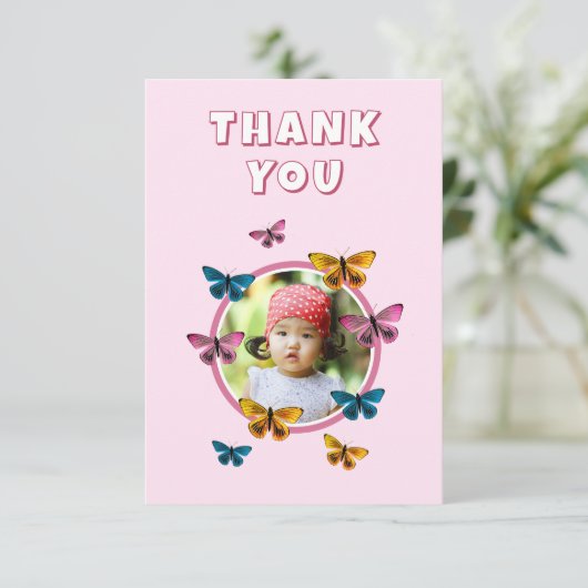 Schattige Roze Vlinderpatroon Verjaardagsfoto Bedankkaart (Staand voorkant)