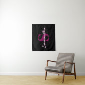 Schattige  Roze & Zwart Monogram Script Wandkleed (In situ)