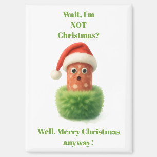 Schattige salami verraste kerst in pluizige groene magneet