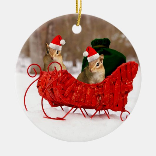 Schattige Santa Baby Chipmunks in Sleigh Keramisch Ornament (Voorkant)