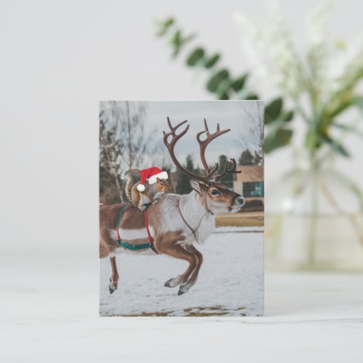 Schattige Santa Squirrel Leaping Reindeer in Snow Briefkaart (Staand voorkant)