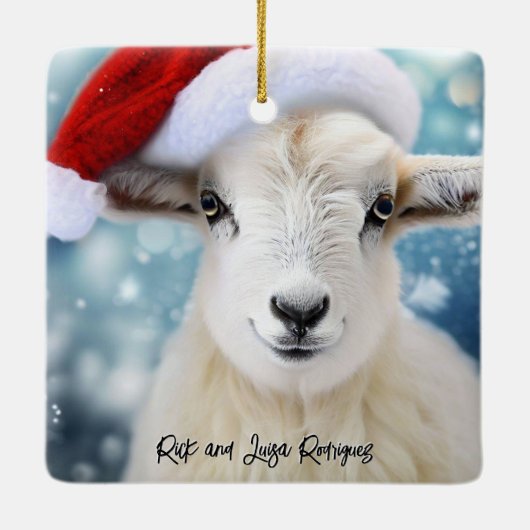 Schattige Schaap Dragen Rood Pet Kerst Keramisch Ornament (Achterkant)