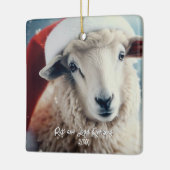 Schattige Schaap Dragen Santa Hat Christmas Keramisch Ornament (Links)