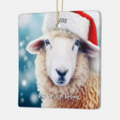 Schattige Schaap Dragen Santa Hat Christmas Keramisch Ornament (Links)