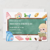 Schattige schoolmeisje schoolbordverjaardag kaart (Voorkant)