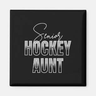 Schattige senior hockey tante  magneet
