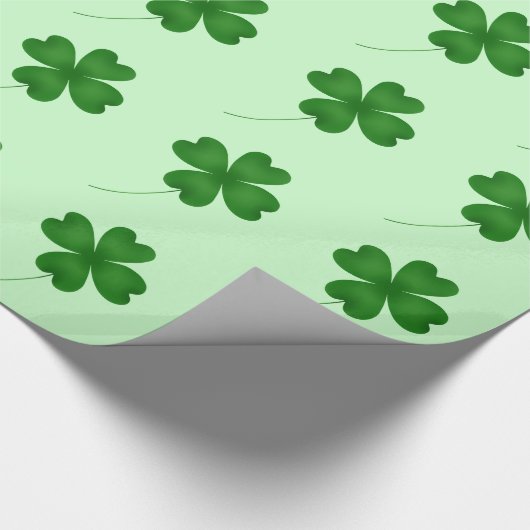 Schattige shamrockpatroon cadeaupapier (Hoek)