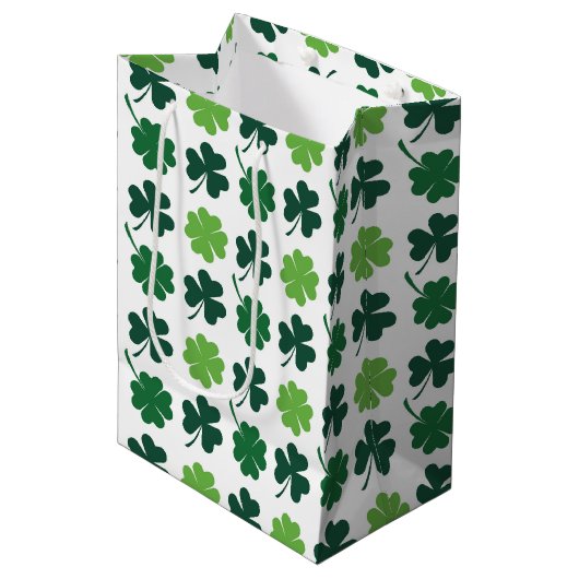 Schattige shamrocks en vierbladige klavers medium cadeauzakje (Voorkant Gekanteld)