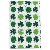 Schattige shamrocks en vierbladige klavers medium cadeauzakje (Voorkant)