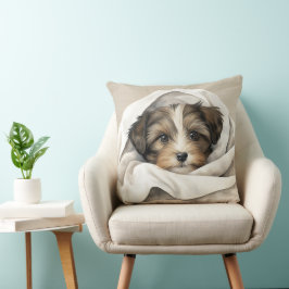 SCHATTIGE SHIH TZU PUPPY ONDER DEKEN KUSSEN