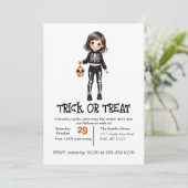 Schattige Skeleton Kind op Halloween in kostuum Kaart (Staand voorkant)