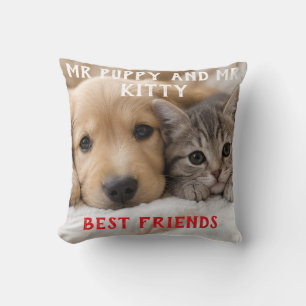 Schattige Slaande Puppy en Kitten Knuffelen Kussen