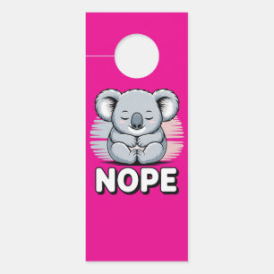 Schattige slapende koala “Nee” Grappige cartoon Deurhanger