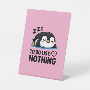 schattige slapende pinguïn, takenlijst niets reclamebord met voetstuk