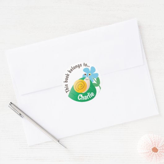 Schattige Snail and Flower Gepersonaliseerd boek b Ronde Sticker (Envelop)