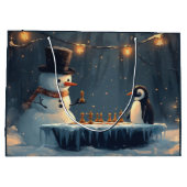 Schattige sneeuwman en pinguïn spelen schaken groot cadeauzakje (Achterkant)