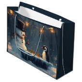 Schattige sneeuwman en pinguïn spelen schaken groot cadeauzakje (Voorkant Gekanteld)