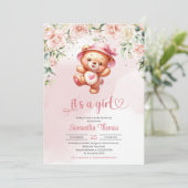 Schattige speels meisje teddybeer in floraal baby  kaart (Staand voorkant)